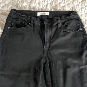 Women’s KanCan Jean with distressed bottom